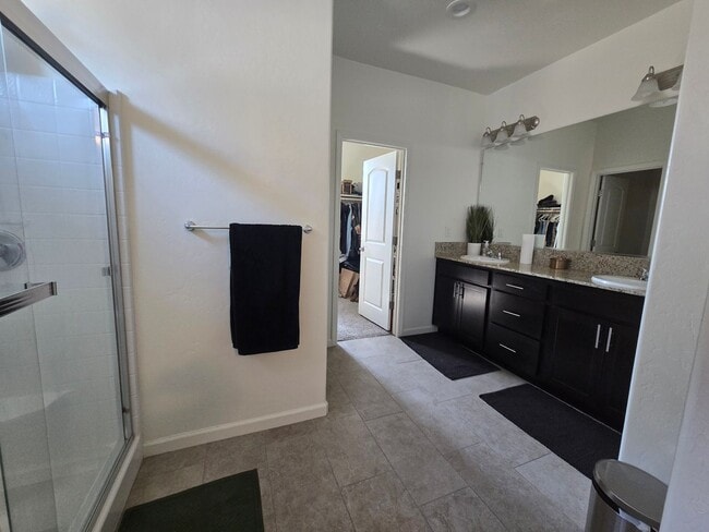 3373 Dorset St in Tulare, CA - Building Photo - Building Photo