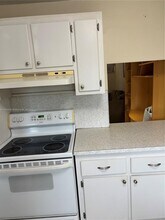 211 NE 8th Ave in Hallandale Beach, FL - Building Photo - Building Photo