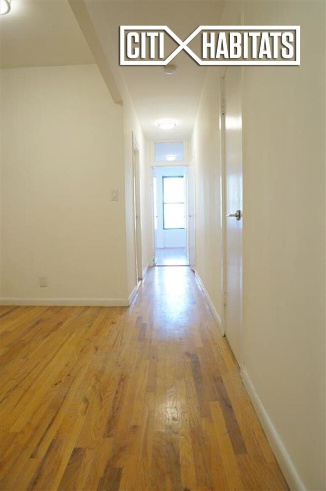 300 E 83rd St-Unit -3S in New York, NY - Building Photo - Building Photo