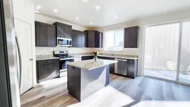 302 Cottage Dr in Kalispell, MT - Building Photo - Building Photo