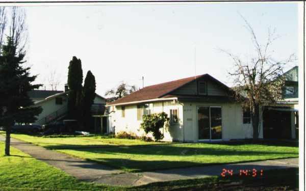 6830 Bell St in Tacoma, WA - Foto de edificio - Building Photo