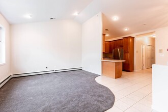 26 Sarah Ct in Amityville, NY - Building Photo - Building Photo