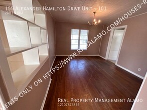 155 Alexander Hamilton Dr in San Antonio, TX - Foto de edificio - Building Photo
