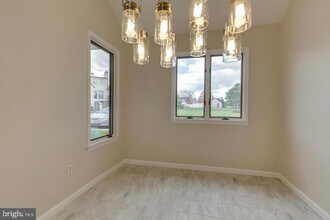 11 Queen Elizabeth Ct in Chester, MD - Foto de edificio - Building Photo