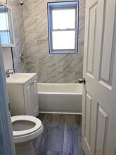 2210 E 70th St in Chicago, IL - Building Photo - Building Photo