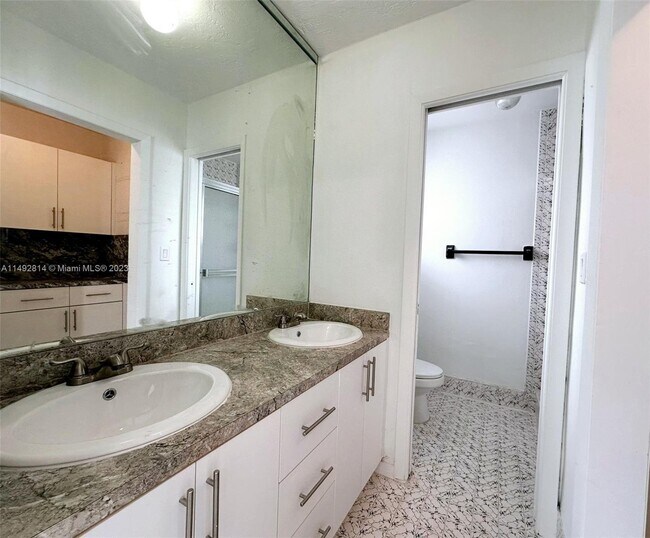 3608 SW 25th St-Unit -EFF in Miami, FL - Building Photo - Building Photo