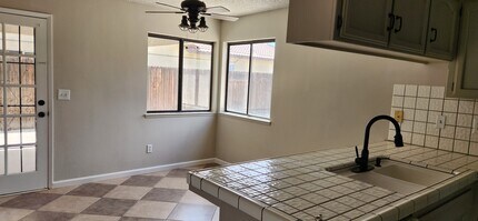 4305 Mattnick Dr in Bakersfield, CA - Building Photo - Building Photo
