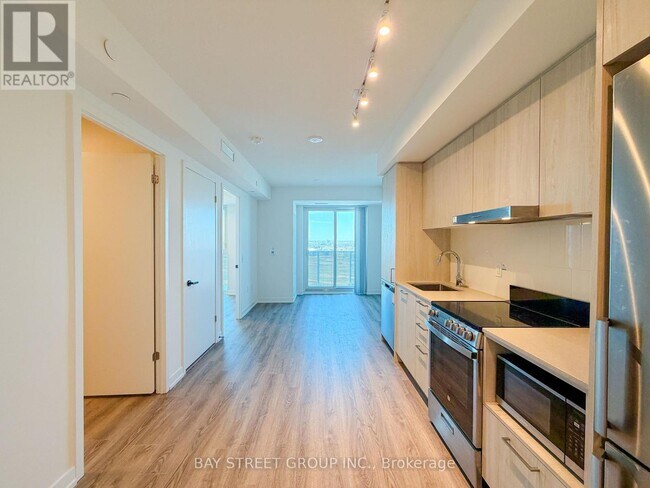 195 Commerce St in Vaughan, ON - Building Photo - Building Photo