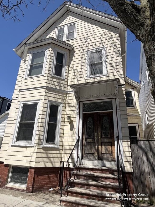 562 E 7th St, Unit 2