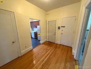 465 Park Dr, Unit 20 in Boston, MA - Foto de edificio - Building Photo