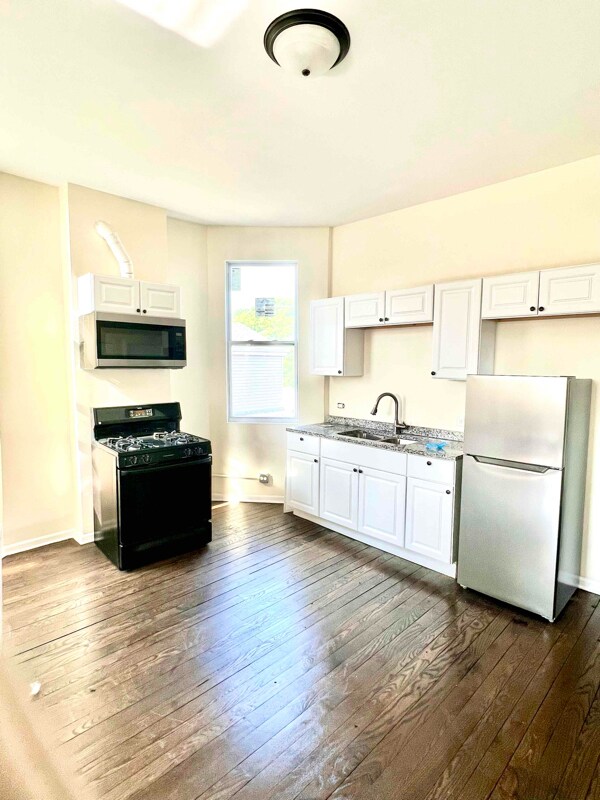 822 N Lawndale Ave, Unit 1F in Chicago, IL - Foto de edificio - Building Photo