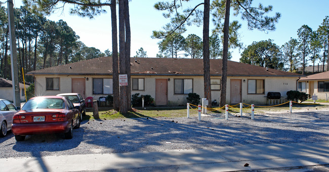 715 W 13th St in Panama City, FL - Foto de edificio - Building Photo