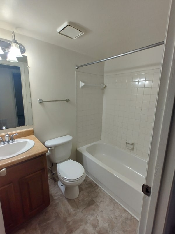 600 Reusens Rd in Lynchburg, VA - Foto de edificio - Building Photo