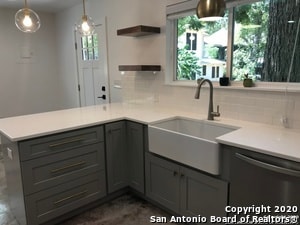 423 W Woodlawn Ave in San Antonio, TX - Building Photo - Building Photo