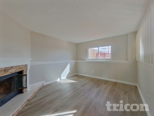 628 Longfellow Ln in Littleton, CO - Foto de edificio - Building Photo