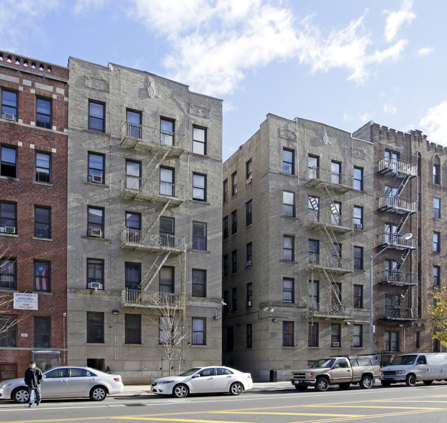 76 St. Nicholas Place in New York, NY - Foto de edificio - Building Photo