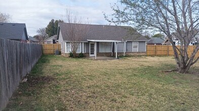 11713 N 112th E Ave in Collinsville, OK - Building Photo - Building Photo