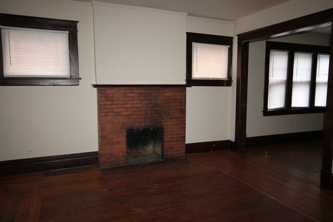 817 W Vine St in Kalamazoo, MI - Foto de edificio - Building Photo