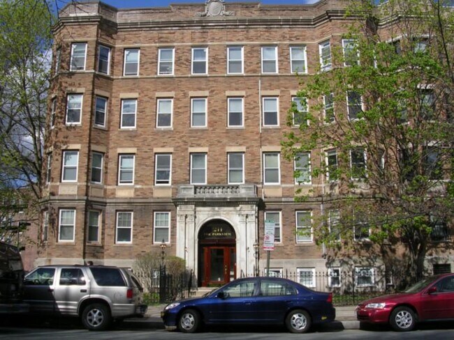 59 Kilmarnock St, Unit 211P-2 in Boston, MA - Building Photo - Building Photo