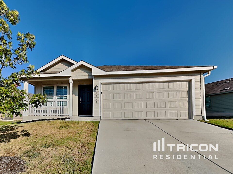 5531 Basil Chase in Converse, TX - Building Photo