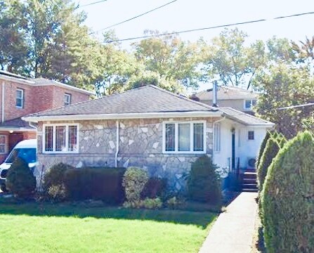 25120 57th Ave in Little Neck, NY - Building Photo