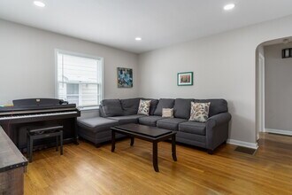 62 E Stanton Ave in Columbus, OH - Building Photo - Building Photo