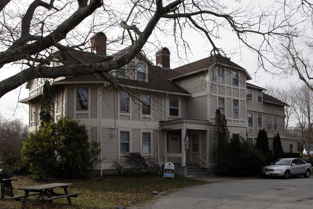 108 Harrison Ave in Newport, RI - Building Photo