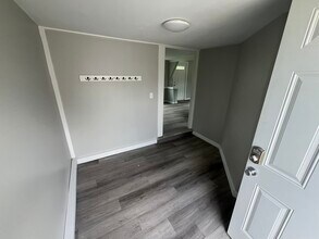8 Brown Rd in Raymond, NH - Building Photo - Building Photo
