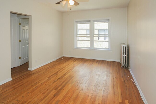 3915 N Pine Grove Ave, Unit 3W in Chicago, IL - Building Photo - Building Photo