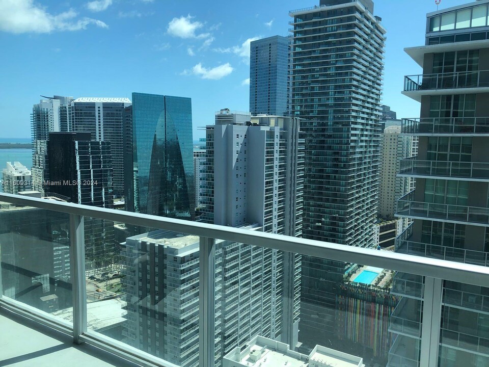 1111 SW 1st Ave, Unit 3816 in Miami, FL - Building Photo