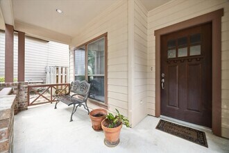 6 Douvaine Ct in The Woodlands, TX - Building Photo - Building Photo