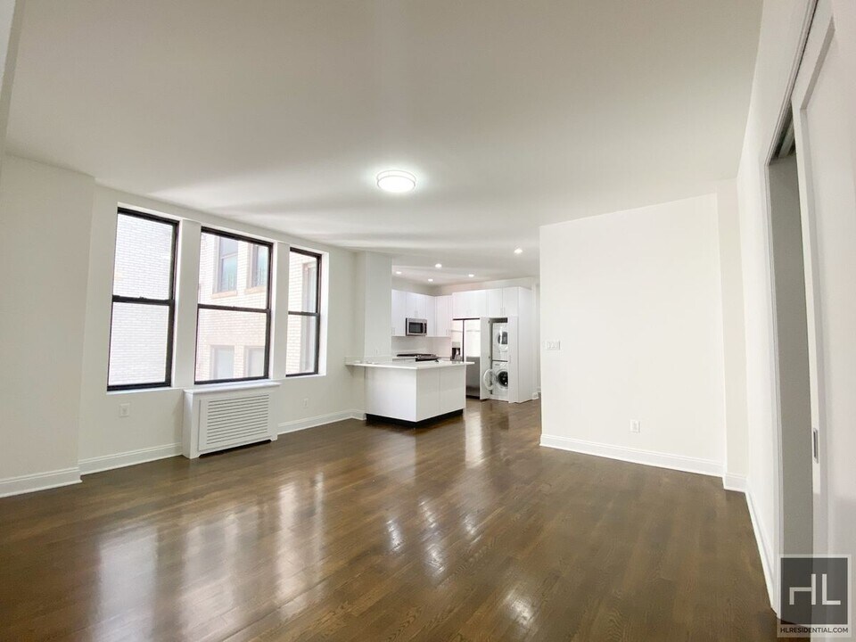 WEST 58 STREET in New York, NY - Building Photo