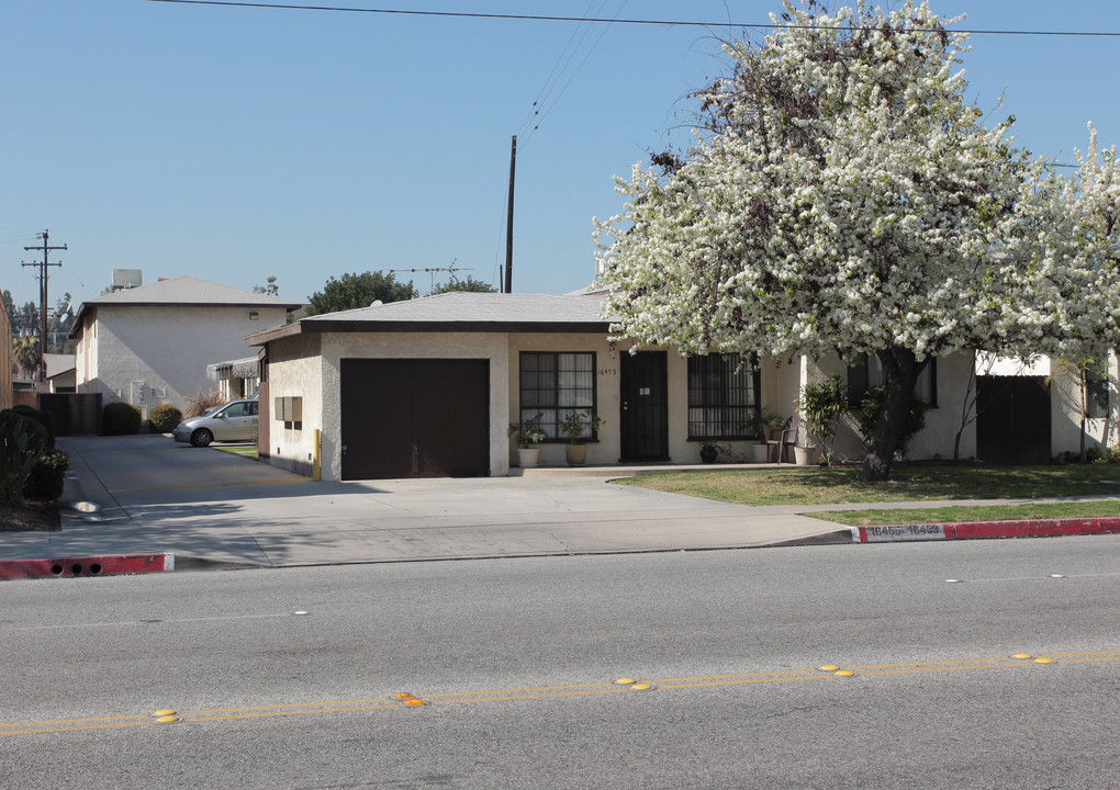 16451-16455 Woodruff Ave in Bellflower, CA - Building Photo