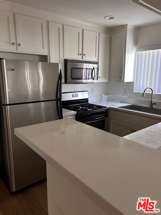 3668 Mentone Ave in Los Angeles, CA - Building Photo - Building Photo