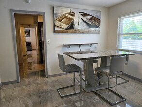 1006 14th Ave NW in Largo, FL - Building Photo - Building Photo