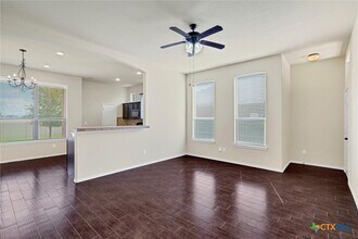 542 Creekside Cir in New Braunfels, TX - Foto de edificio - Building Photo