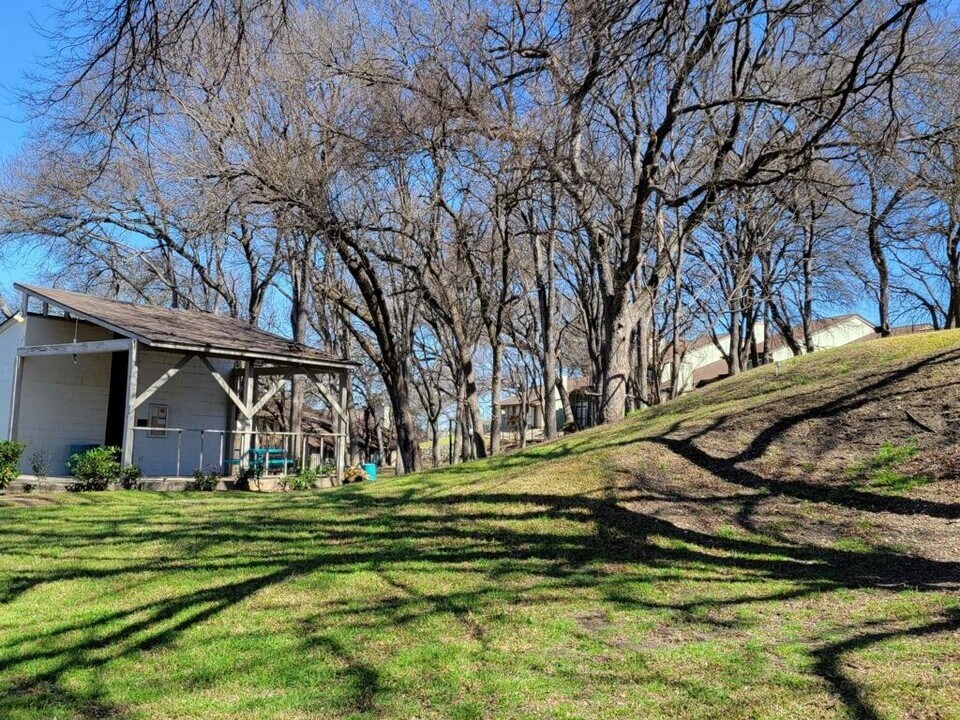 1740 Timber Ridge Rd in Austin, TX - Foto de edificio