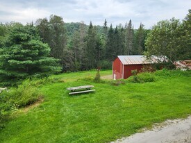 2288 S Wheelock Rd, Unit 2288 S Wheelock Rd Unit 2 in Lyndonville, VT - Building Photo