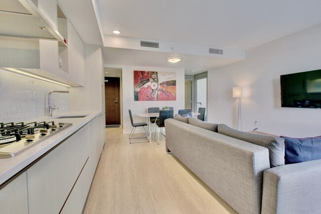 32 Smithe St in Vancouver, BC - Building Photo - Building Photo