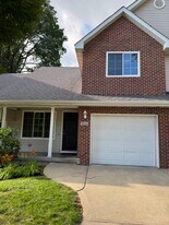 8511 Clark St in Clive, IA - Building Photo