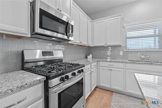 1944 Heather Glen Dr in New Braunfels, TX - Building Photo - Building Photo