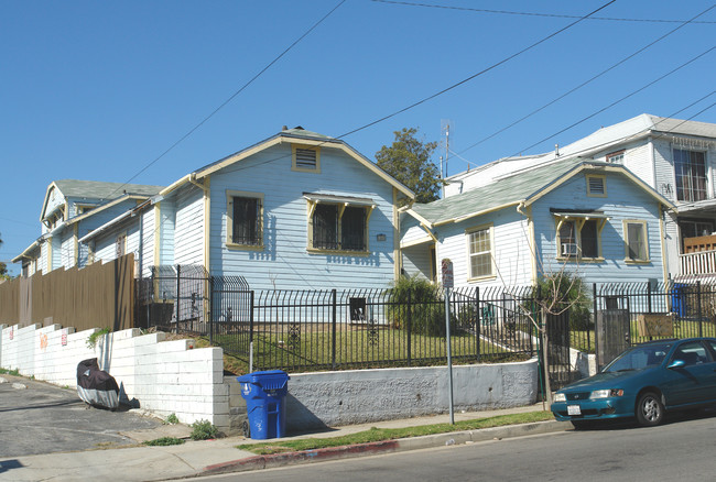 1305-1307 1/2 Talmadge St in Los Angeles, CA - Foto de edificio - Building Photo