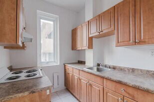 2045 Rue Lambert Closse