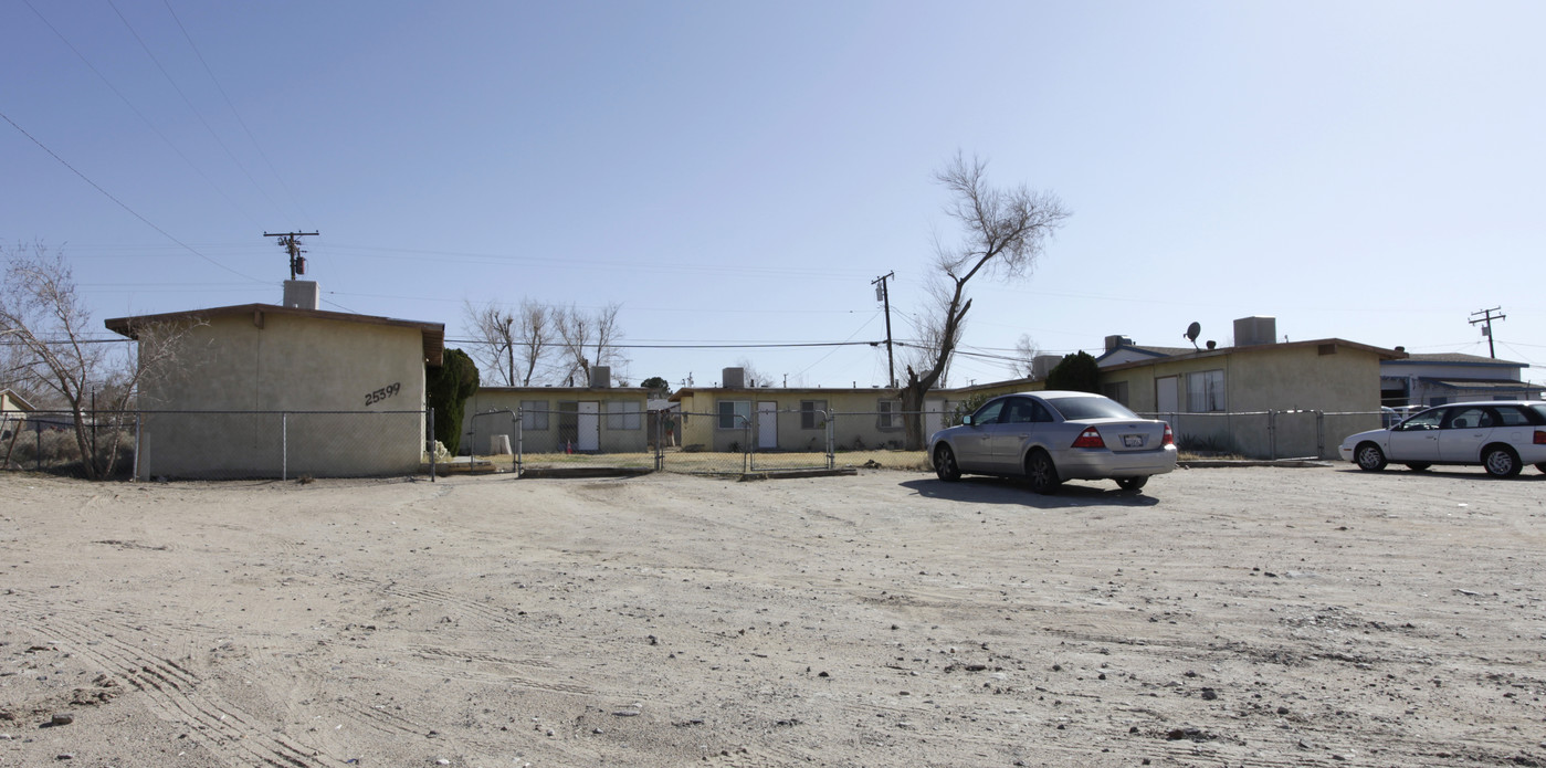 25399 W Main St in Barstow, CA - Building Photo