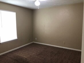 704 Pointe Ct in Tallahassee, FL - Building Photo - Building Photo