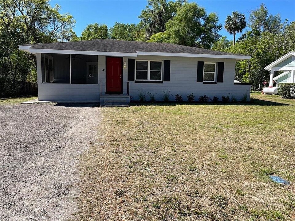 320 W Graves Ave in Orange City, FL - Building Photo