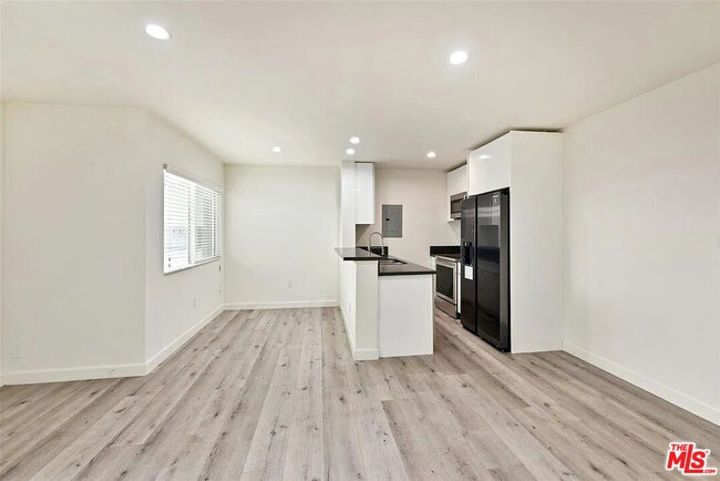 5529 Bonner Ave in Los Angeles, CA - Building Photo - Building Photo