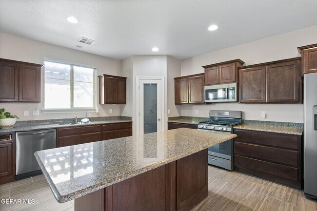 7129 Long Meadow Dr in El Paso, TX - Building Photo - Building Photo