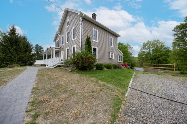 769 Watertown Rd in Middlebury, CT - Foto de edificio - Building Photo