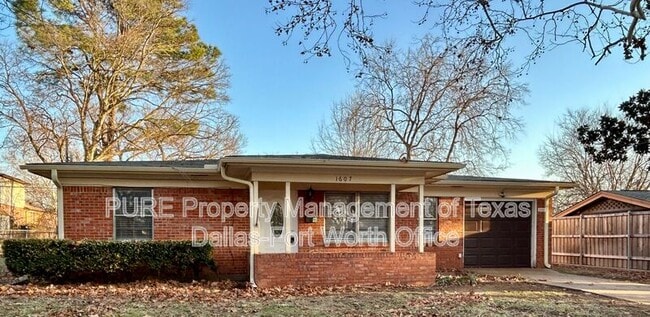 property at 1607 Briarwood Blvd